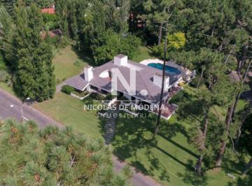 Foto1 · Hermosa Casa en Venta en Zona Residencial