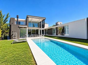 Casa · 369m² · 6 Ambientes · 4 Cocheras · Casa en Venta en Terravista 7 Ambientes | Financiación