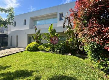 Casa · 162m² · 4 Ambientes · 2 Cocheras · Casa en Venta en Santa Guadalupe, Pilar del Este, Pilar