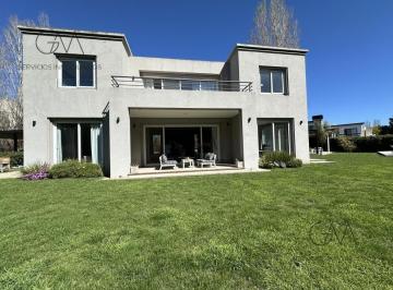 Casa · 381ha · 5 Ambientes · 1 Cochera · Casa en Venta Barrio Privado Rumenco
