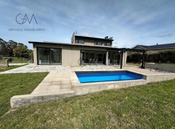 Casa · 210m² · 4 Ambientes · 2 Cocheras · Casa en Venta Barrancas de San Benito