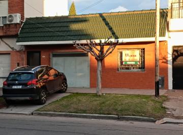 FRENTE · Vendo Casa. Garage y Jardín. Comercial. Apto Profesional / Vivienda. Acepto 3 Amb. Avellaneda!