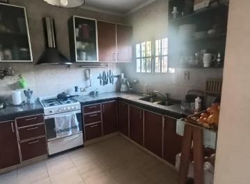 Casa de 8 ambientes, Ciudad de Santa Fe · Hermosa Casa en Guadalupe