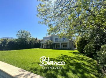 Casa · 300m² · 7 Ambientes · 2 Cocheras · Casa en Venta en San Jorge Village, Malvinas Argentinas, G. B. a. Zona Norte