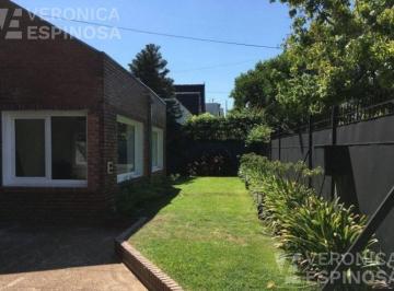 Casa · 493m² · 5 Ambientes · 1 Cochera · Casa en Castelar
