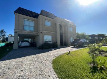 Casa · 312m² · 8 Ambientes · 8 Cocheras · Casa Grand Bell II