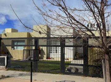 Casa de 4 ambientes, Trelew · Venta Casa de Barrio