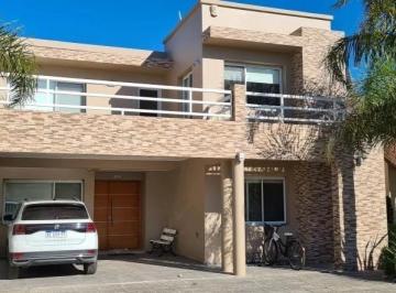 Casa · 280m² · 8 Ambientes · 2 Cocheras · Casa en Venta