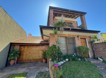 Casa · 236m² · 4 Ambientes · 3 Cocheras · Chalet en Venta Heredia 6300 Wilde