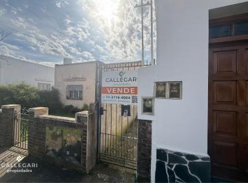 PH de 3 ambientes, Berazategui · Casa Al Fondo en Venta de 3 Ambientes con Parque en Berazategui. Apto Credito.