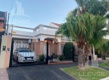 Casa · 200m² · 3 Ambientes · 2 Cocheras · Casa 3 Ambientes con Piscina en Venta - Barrio Los Cedros - Quilmes Oeste