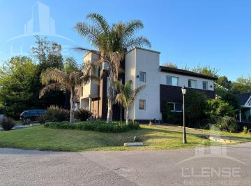 Casa · 590m² · 6 Ambientes · 4 Cocheras · Casa 6 Ambientes 3 Plantas con Ascensor en Venta - Abril Club de Campo