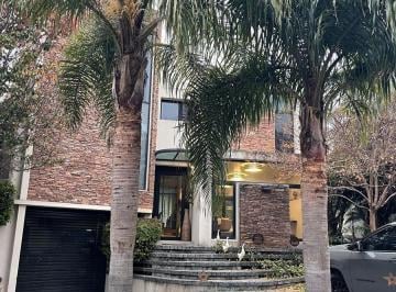 Casa · 500m² · 7 Ambientes · 4 Cocheras · Casa 7 Ambientes en Venta Barrio Privado Barrancas de Guido - Quilmes