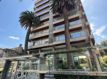Departamento · 240m² · 6 Ambientes · 1 Cochera · Piso 6 Ambientes de 240 m² con Cochera en Venta - Quilmes Centro