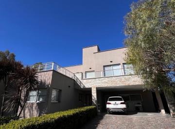 Casa · 380m² · 5 Ambientes · Casa 5 Ambientes con Pileta en Venta y Alquiler - Fincas de Iraola II