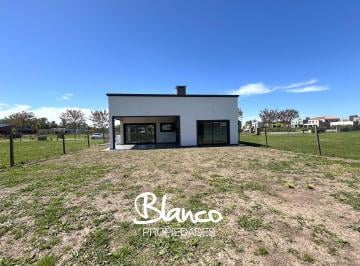 Casa · 157m² · 4 Ambientes · 1 Cochera · Casa en Venta en San Pablo, Pilar, G. B. a. Zona Norte