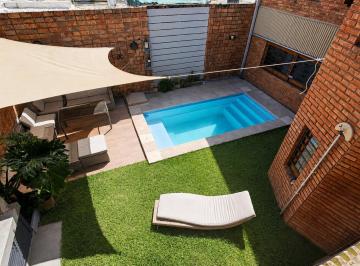 Casa · 306m² · 8 Ambientes · 2 Cocheras · Casa en Venta en Barrio Parque Vélez Sarsfield | 5 Habitaciones | Pileta