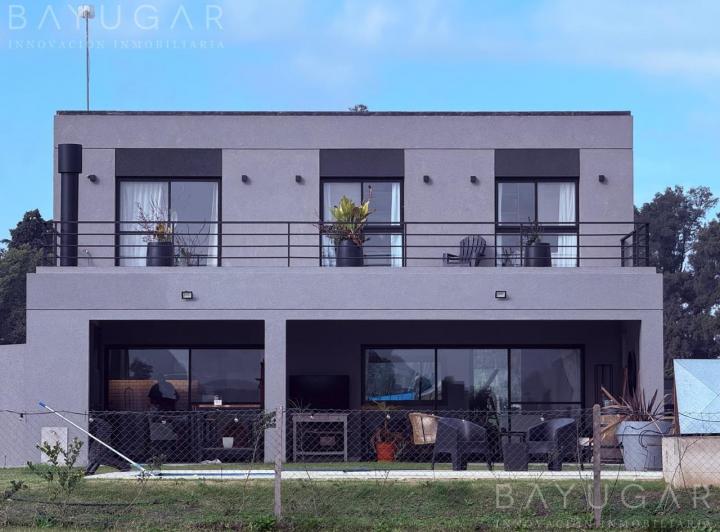 Casa · 173m² · 4 Ambientes · 2 Cocheras