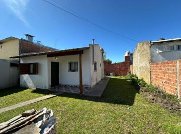 Casa · 46m² · 2 Ambientes · 1 Cochera · Venta Casa 2 Ambientes con Amplio Patio