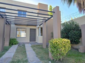 Casa · 100m² · 6 Ambientes · 2 Cocheras · Dúplex en Barrio Furlotti