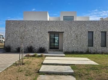 Casa · 223m² · 6 Ambientes · Casa en Bo. Cerrado Santa Ana, Villanueva. a La Laguna, 6 Ambientes, 4 Cuartos.