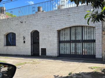 Casa de 3 ambientes, Rosario · Venta - Casa de 2 Dorm. - Av Francia