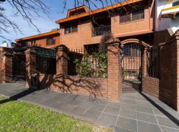 Casa de 6 ambientes, Hurlingham · Casa 5 Ambientes Detalles Categoría, Parque, Balcón, Cochera Cubierta