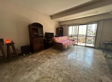 Departamento de 5 ambientes, Boedo · Reservado * en Venta * Amplio Piso 5 Amb de 136 m² con Balcón Para Actualizar - Boedo