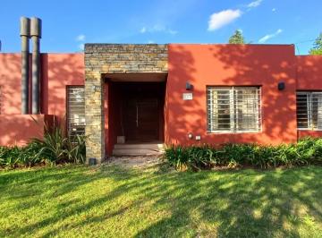 Quinta vacacional · 264m² · 4 Ambientes · 2 Cocheras · Casa Quinta en Venta, 4 Ambientes, en Exaltación de La Cruz, Gba Norte