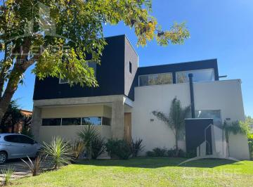 Casa · 270m² · 5 Ambientes · 2 Cocheras · Casa 5 Ambientes en Dos Plantas en Venta - Barrancas de Iraola
