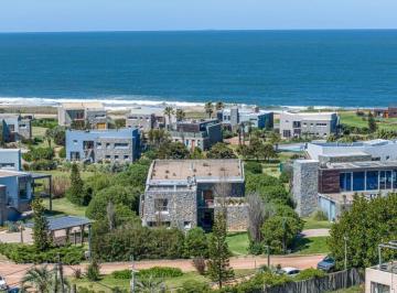 Casa · 300m² · 4 Dormitorios · 2 Cocheras · Casa en Venta en Manantiales con Vista Al Mar
