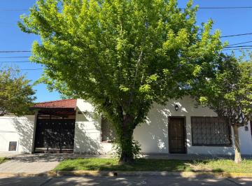 Casa de 4 ambientes, Moreno · Impecable Casa en Venta 4 Amb con Patio, Pileta, Cochera, Quincho y Terraza