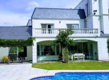 Vista desde el jardín · Excelente Casa en Venta en El Club Privado El Ombú – Ezeiza