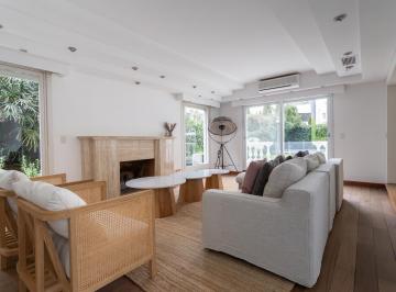 Casa · 440m² · 6 Ambientes · 6 Cocheras · Casa en Venta en Barrio Privado en San Isidro
