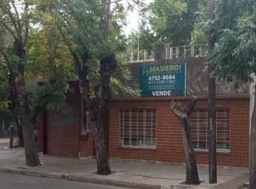 PH · 170m² · 3 Ambientes · 1 Cochera · Casa en Venta en San Martin en Esquina de 4 Amb con Local