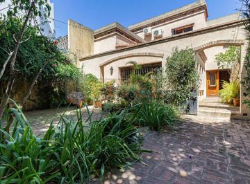 Casa de 5 ambientes, Saavedra · Reservada Cálida Casa con Diseño. 3 Dorm.. 4 Baños. Patio. Gran Parque y Parrilla