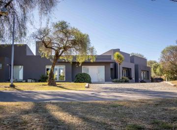 Casa · 400m² · 8 Ambientes · 2 Cocheras · Casa en Venta Country Fortin del Pozo Categoria 4 Dorm.