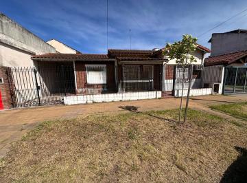 Casa · 120m² · 3 Ambientes · 1 Cochera · Oportunidad! Casa en Venta en El Centro de Merlo