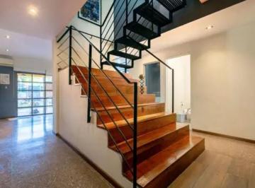 Casa · 197m² · 8 Ambientes · 2 Cocheras · Casa - Granadero Baigorria