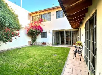 Casa de 6 ambientes, Las Heras · Venta Casa Roca