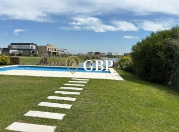 Casa · 174m² · 4 Ambientes · 3 Cocheras · Alquiler en Canning Barrio San Lucas a La Laguna