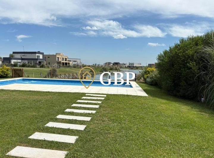 Casa · 174m² · 4 Ambientes · 3 Cocheras