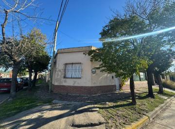 Casa · 362m² · 4 Ambientes · 1 Cochera · Casa + Departamento en Calle 36 Esquina 9 ¡Retasada!
