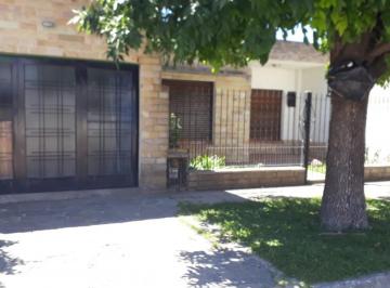untitled · Hermosa Casa Jose C. Paz 4 Ambts. Parque y Pileta.