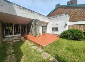 Casa de 7 ambientes, Rosario · Casa de 3 Dorm. con Amplio Jardín, Pileta y Parrillero – Terreno de 660 m