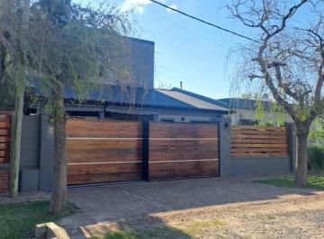 Casa · 179m² · 3 Ambientes · 2 Cocheras · Retasada: Impecable Casa 2 Dorm.. ¡Lista Para Disfrutar!