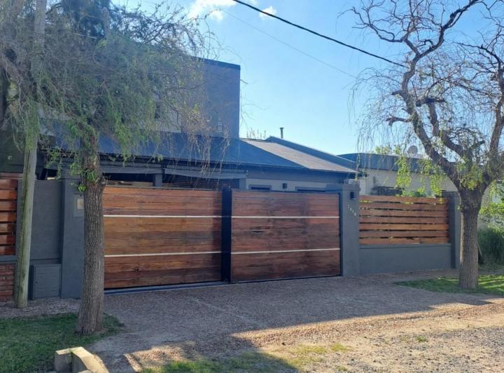 Casa · 179m² · 3 Ambientes · 2 Cocheras