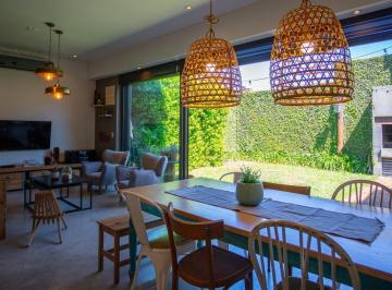 Casa · 167m² · 4 Ambientes · 2 Cocheras · Venta de Casa 4 Ambientes en Ramos Mejía