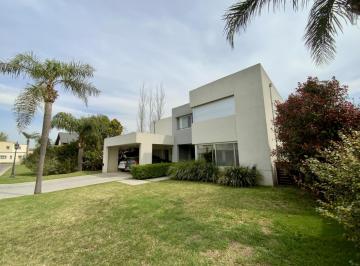 Casa · 380m² · 5 Ambientes · 4 Cocheras · Funes Hills Cadaques - Casa de 3 Dorm. con Pileta en Venta - Barrio Privado