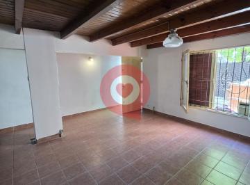 Casa · 122m² · 4 Ambientes · 1 Cochera · Casa en Venta a Refaccionar. Barrio El Progreso